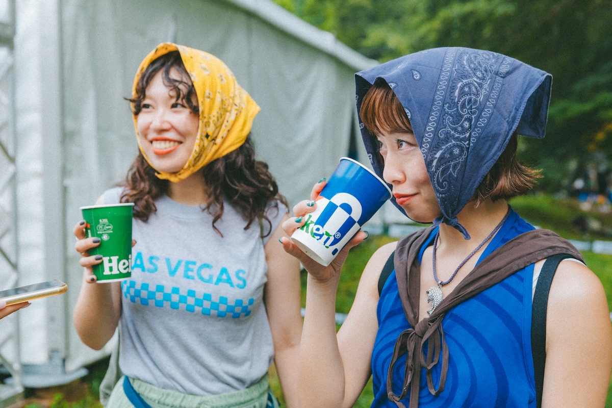 486A5001 25年目の苗場を彩った一杯！Heineken×＜FUJI ROCK FESTIVAL '24＞コラボファッションスナップをお届け！ #fujirock